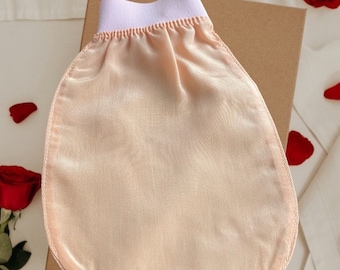 Salmon pink silk exfoliating body glove