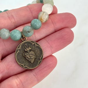 Sacred Heart Stretch Armband: Antiqued Bronze Katholisches Geschenk