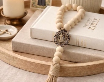 St. Benedikt Medaille Türschild: Katholischer Haussegen mit Holzperlen - Einweihungsgeschenk für Katholiken