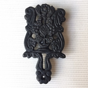 Small Cast Iron Metal Trivet Wall Hanging Decor Spoon Rest Floral Flower Vintage