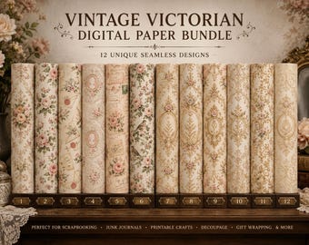 Op de afbeelding: Een collectie van 12 rollen digitaal papier met Victoriaans geïnspireerde patronen in crème, beige en gedempte bloemtinten. De tekst VINTAGE VICTORIAN DIGITAL PAPER BUNDLE en 12 UNIQUE SEAMLESS DESIGNS staat boven de genummerde rollen.