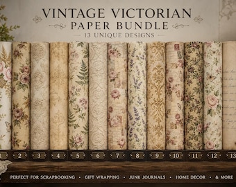 Op de afbeelding: Een collectie van 13 opgerolde vellen papier met het label VINTAGE VICTORIAN PAPER BUNDLE, met diverse bloemen-, botanische en schriftpatronen in gedempte beige, crème en roze tinten, gerangschikt in een genummerde standaard van 1 tot 13.