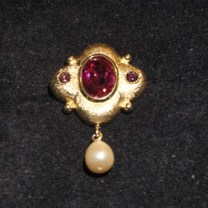 Vintage Small Chunky Rhodolite Stone, Monet Signed Brooch/Pin with Faux Pearl image 1