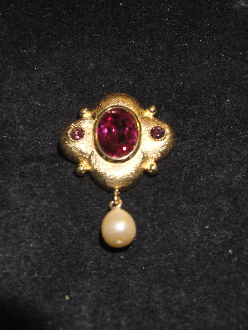 Vintage Small Chunky Rhodolite Stone, Monet Signed Brooch/Pin with Faux Pearl image 1