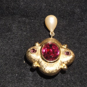 Vintage Small Chunky Rhodolite Stone, Monet Signed Brooch/Pin with Faux Pearl image 3