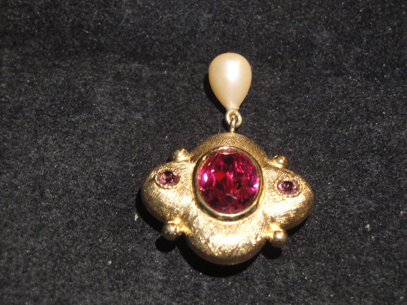 Vintage Small Chunky Rhodolite Stone, Monet Signed Brooch/Pin with Faux Pearl image 3