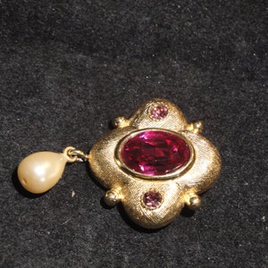 Vintage Small Chunky Rhodolite Stone, Monet Signed Brooch/Pin with Faux Pearl image 2