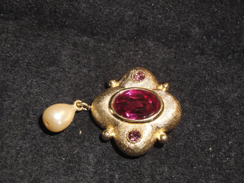 Vintage Small Chunky Rhodolite Stone, Monet Signed Brooch/Pin with Faux Pearl image 2