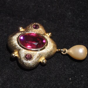 Vintage Small Chunky Rhodolite Stone, Monet Signed Brooch/Pin with Faux Pearl image 4
