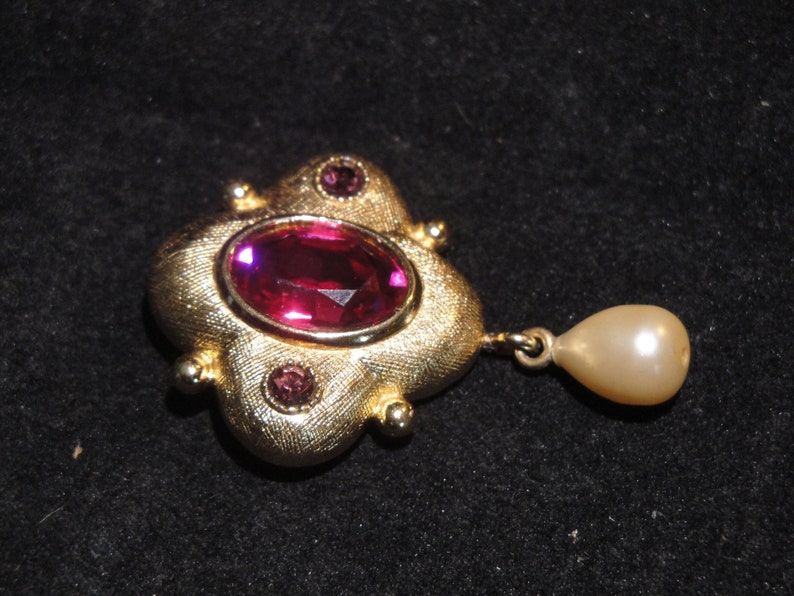 Vintage Small Chunky Rhodolite Stone, Monet Signed Brooch/Pin with Faux Pearl image 4