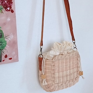 Rattan Handmade Crossbody Bag, Youthful Boho Crossbody Bag, Ideal Gift for Girls Who Love Fashion, A Stylish Gift for Mothers.
