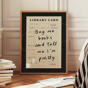 Kup mi książki i powiedz mi, że jestem ładna Wydrukuj czarną kartę biblioteczną Estetyczna sztuka ścienna dla miłośników książek Vintage Bookish Trendy Decor Wydruk fizyczny