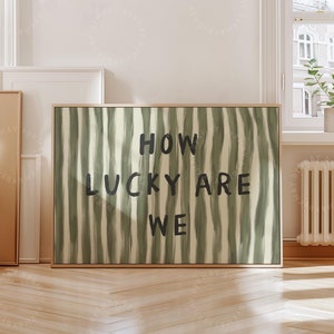 Impresión enmarcada "Qué suerte tenemos", rayas horizontales de color verde oliva, decoración estética moderna para el hogar, lindo regalo con cita positiva, impresión enmarcada