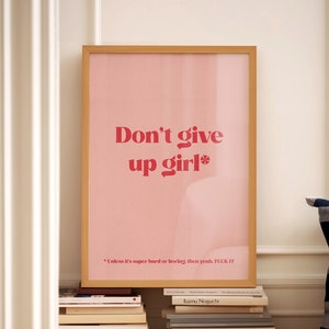 Fille Don't Give Up* Impression Art mural bureau à domicile Décoration de chambre amusante rose et rouge Affiches de salle de bain Art mural motivant pour le couloir Esthétique