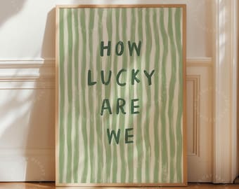 "Gerahmtes How Lucky Are We Print, grüne Streifen, trendige Ästhetik, Wohnkultur, niedliches positives Zitat, erhebende Wandkunst ""Gerahmter Druck""."