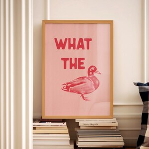 Vad är ducken-tryck Rolig väggkonst Svordomar Citat Otrevliga tryck Hallposters Sovrum Hemmakontorsinredning Rosa Typografi Digital Nedladdning bild 1