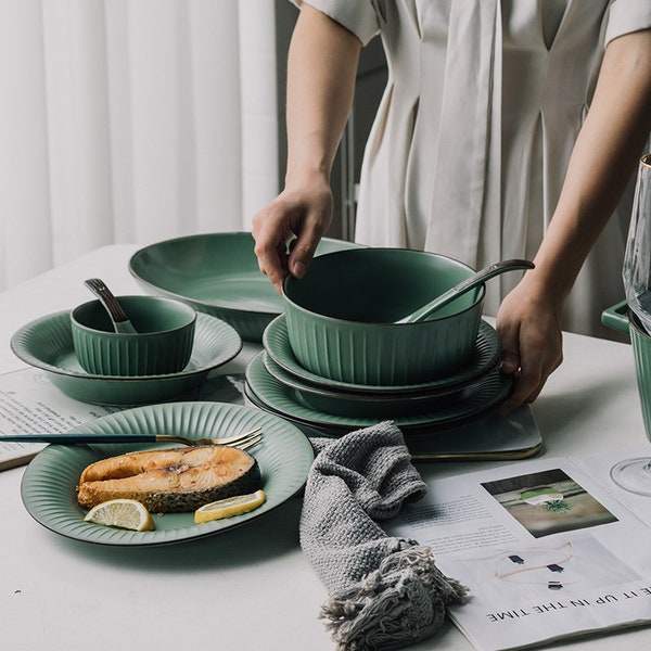 Ensemble de vaisselle vert terreux : vaisselle chaleureuse et rustique pour la vie moderne