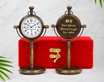 Personalisierte Tischuhr zum 8. Jahrestag mit Gravur und Strichlisten, traditionelles Bronze-Geschenk, Büro-Tischuhr für Ehemann, Freund
