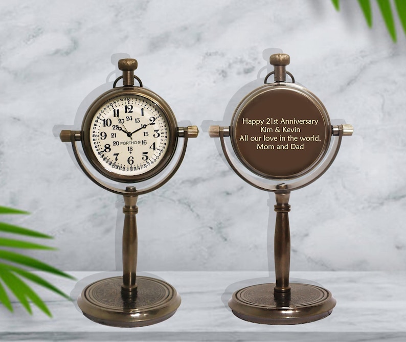 Tischuhr aus Messing mit Gravur – Personalisiertes Geschenk zum 21. Hochzeitstag für Ehemann und Ehefrau Bild 4