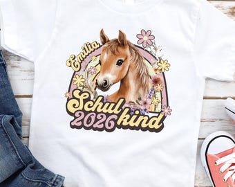 Gepersonaliseerd T-shirt voor schoolkinderen met het jaartal 2026 en paardennaam, cadeau voor jongens en meisjes, ideaal cadeau-idee voor de start van het schooljaar.