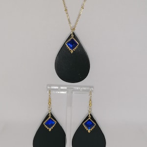 Leren ketting en oorbellen set
