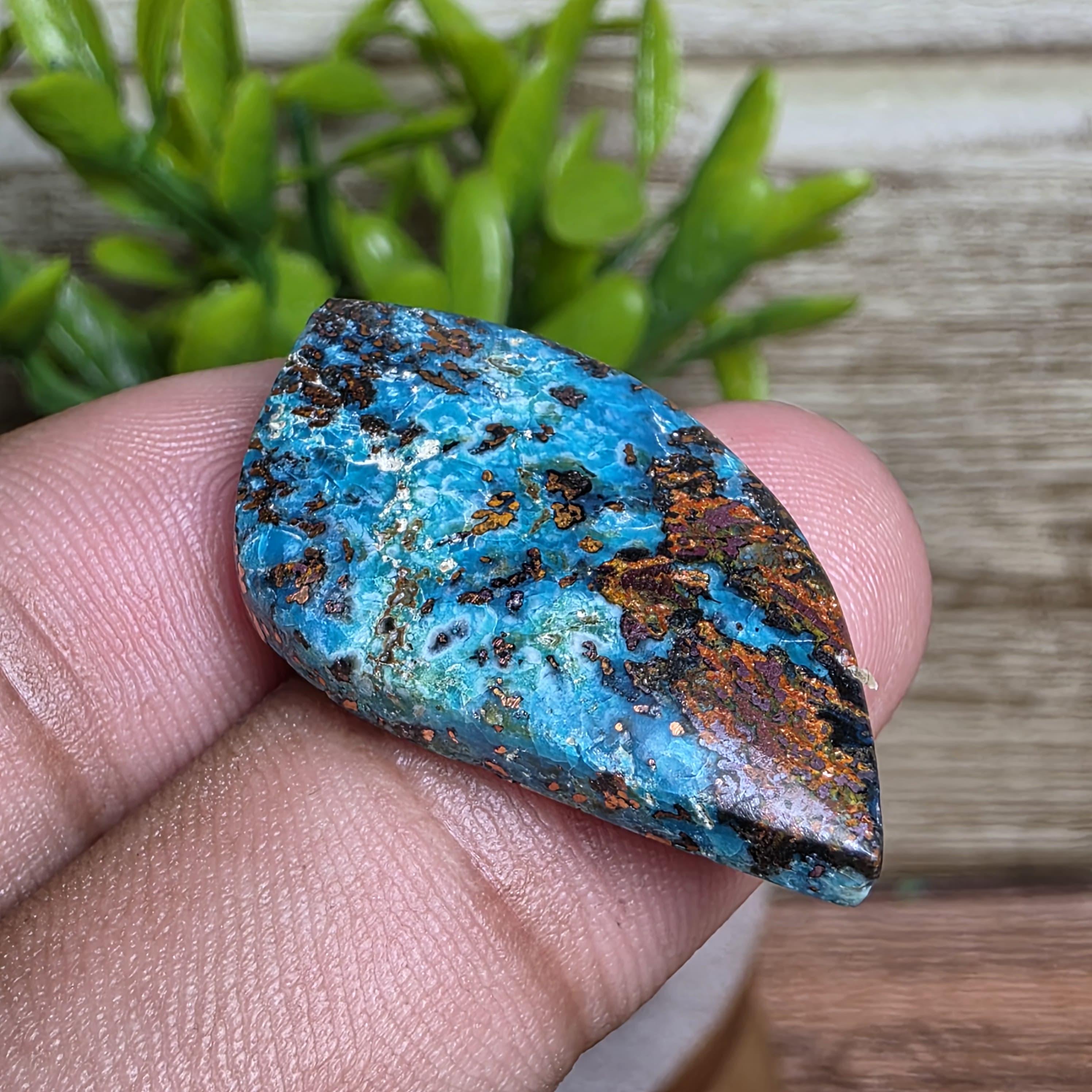 クリソコラ カルセドニーのネイティブ銅のユニークなモチーフ、アクア