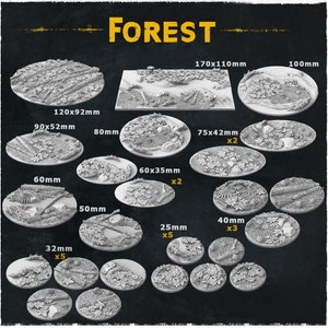 Può includere: Una collezione di basi in miniatura a tema foresta in varie dimensioni, tra cui 120x92mm, 90x52mm, 60mm, 32mm, 80mm, 50mm, 60x35mm, 170x110mm, 100mm, 75x42mm, 25mm e 40mm. Le basi presentano un terreno dettagliato con alberi, tronchi e fogliame. La parola "FOREST" è visualizzata in alto.
