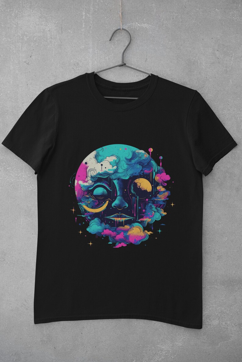 Puede incluir: Camiseta negra con un gr&aacute;fico colorido de una cara hecha de nubes y una luna creciente.