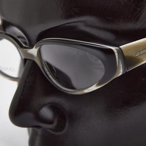 2000s vintage GUCCI GG2483 cat-eye eyeglasses,narrow glasses,eyeglasses,2000s glasses,Y2K eyeglasses horn texture frames,fancy shadow y2k