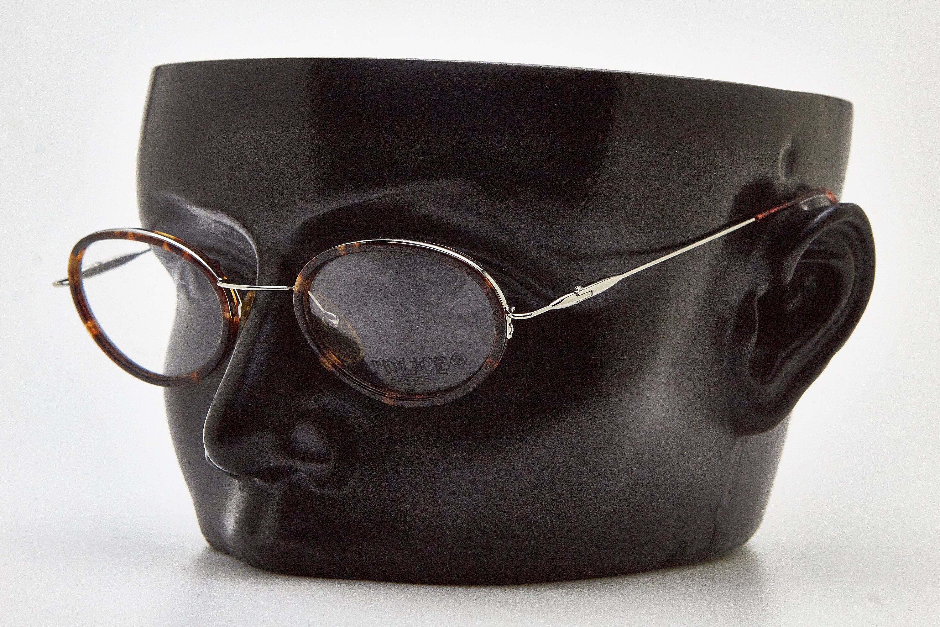 Gafas de moda Vintage 1990s POLICE 2389 47 078 ARGENTO TARTUGA 4720 135 Gafas de sol con montura metalica ovalada 90s Hipsters Etsy Mexico