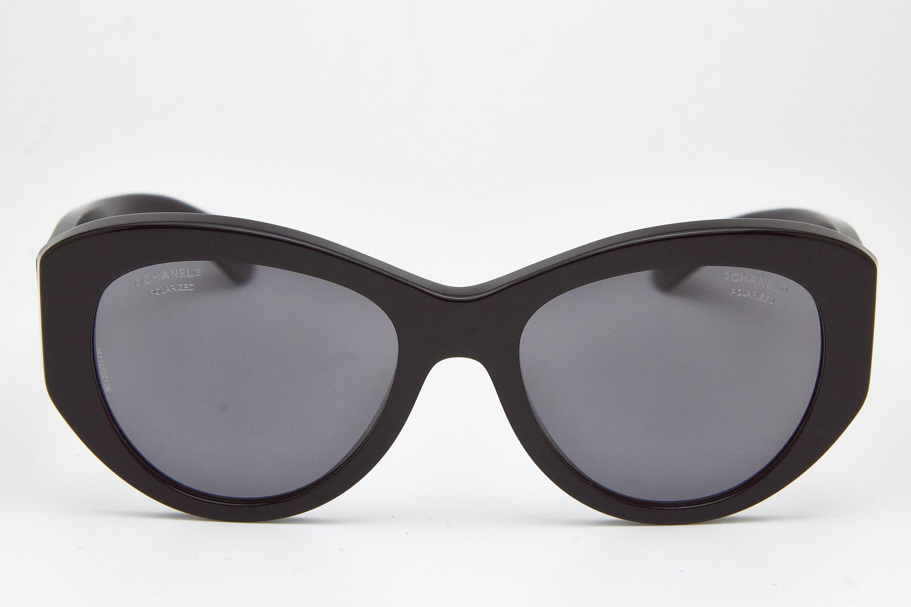 Vintage CHANEL Polarized Black Oversized Sunglasses CHANEL Sunglasses 5540 C622/S8 Polarized Black Gold CC Top  main image 4