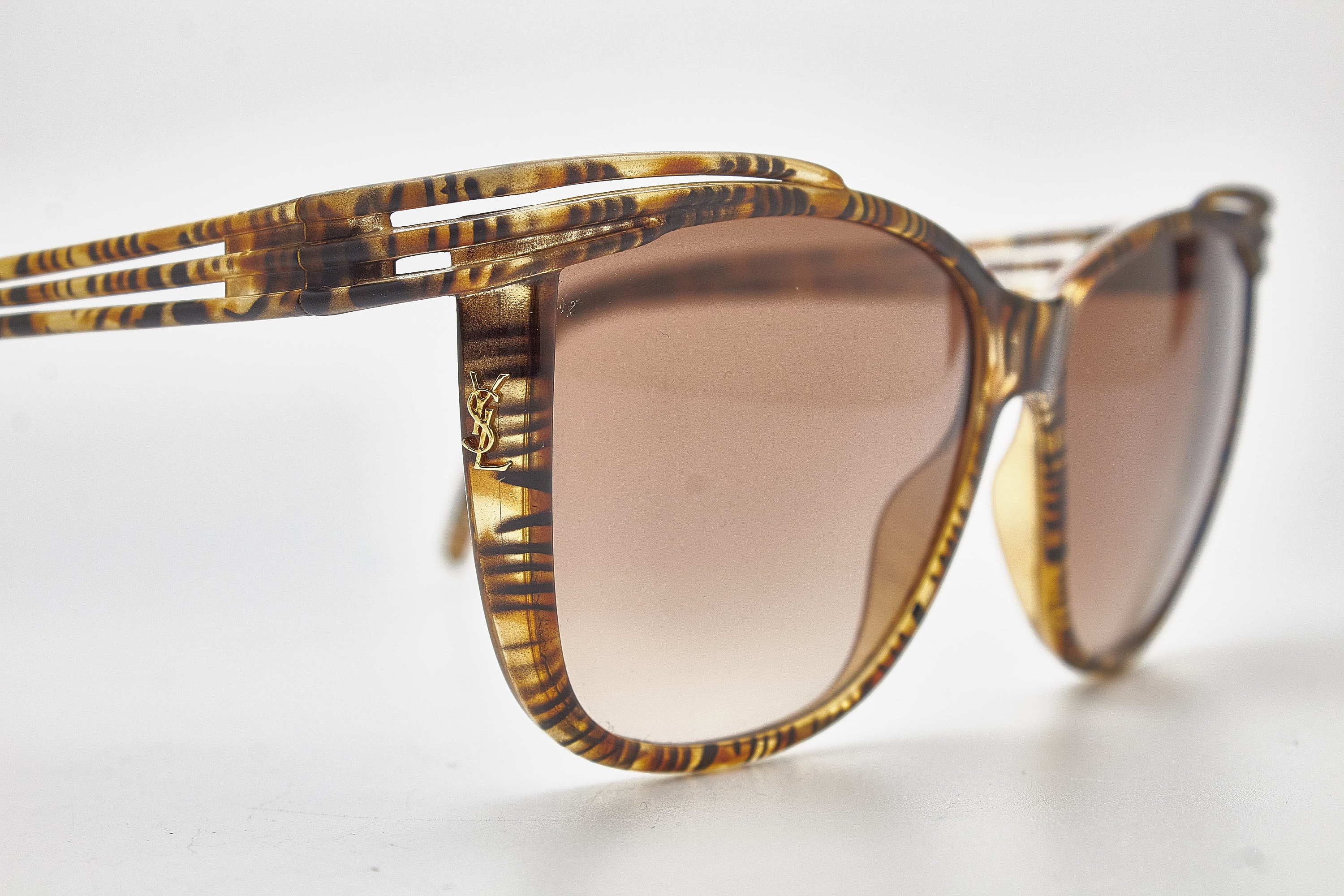 ◾️希少◾️ヴィンテージ Yves Saint Laurent サングラス 超希少な特大ヴィンテージYSLイヴ・サンローランサングラス、1980年代