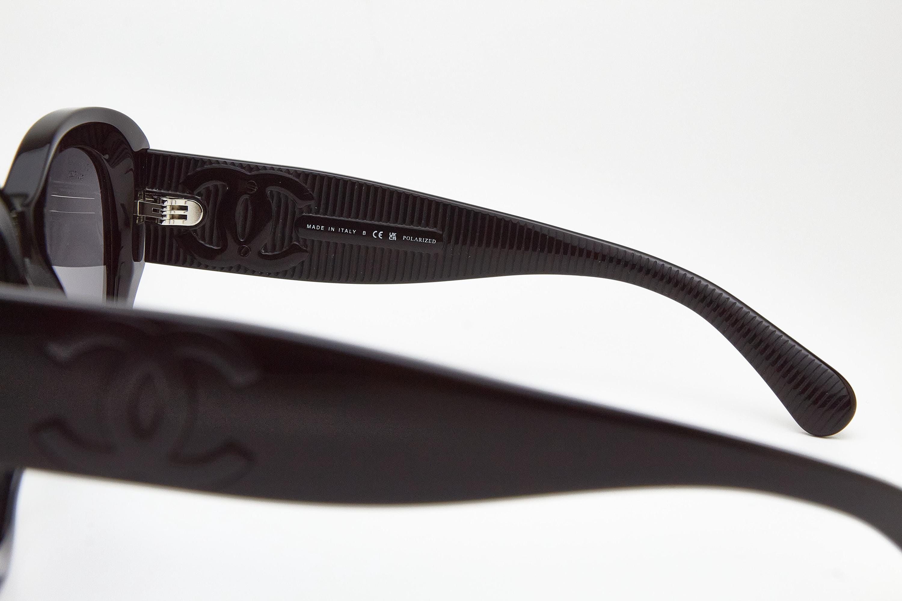 Vintage CHANEL Butterfly Sunglasses, Black Oversized Glam  display picture 2