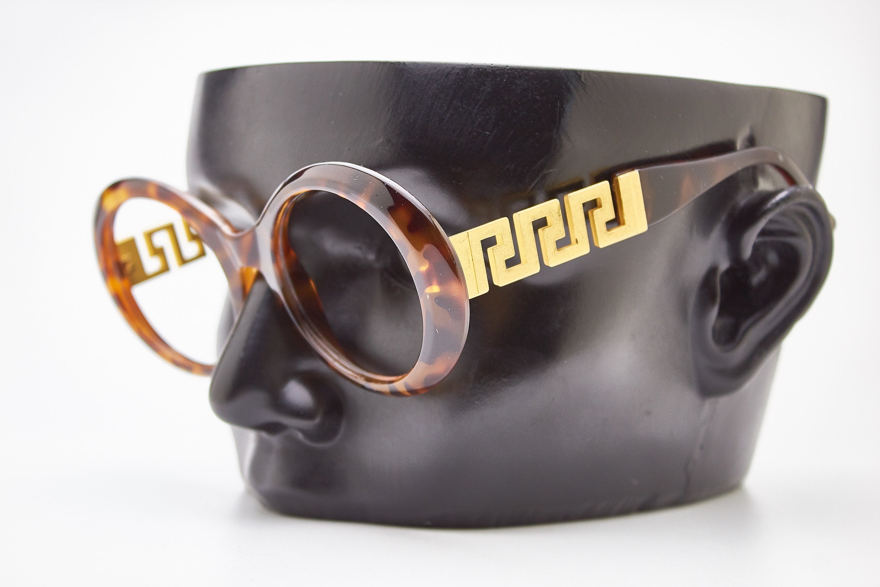 ??VERSACE~Vintage Sunglasses Tortoise
Greek Key/Frames 
Genuine Gianni
Unisex Gianni Versace 372/DM 830 – Sammy & Nino main image 2