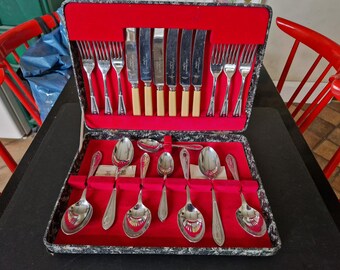 Vintage Viners Guild Silver Collection Silver Plated 44 Piece