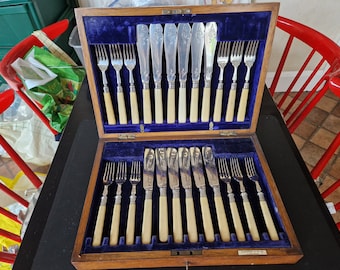 Fabulous Wooden Canteen of Victorian/ Edwardian Fish Cutlery - 24 Pieces