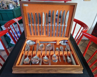 Vintage 100 Piece Viners Buxton Cutlery Set - Very Good Condition