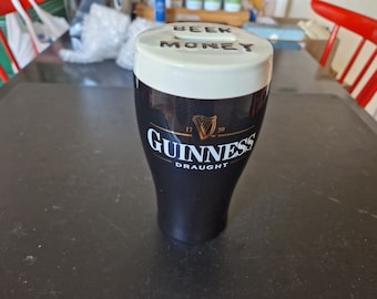 Hucha de cerámica con forma de pinta Guinness