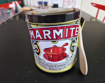Lata de marmita con cuchara de madera para marmita