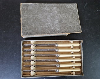 Vintage Boxed set of Faux Bone Handled Knives x 6 - 8.25 Inches