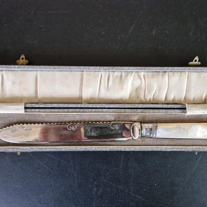 Vintage Boxed EPNS Faux Mother of Pearl Handled Hallmarked Silver Collar Cake/ Bread Knife - 9.5 Inches