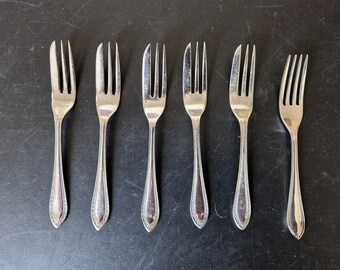 Vintage Assortment of Cake/ Dessert Forks x 6 (5 + 1)