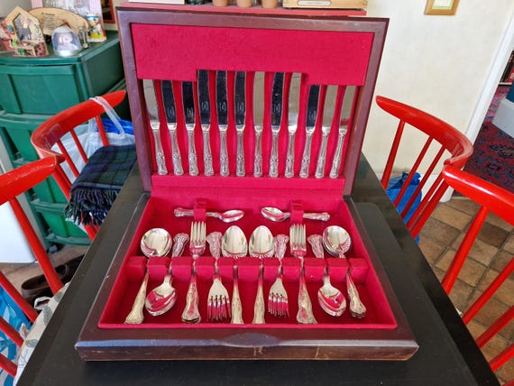 Lovely Vintage Wooden Canteen of Kings Pattern Cutlery - 44 Pieces