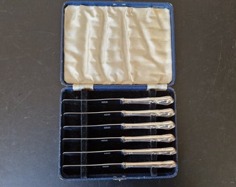 Vintage Boxed set of White Metal Handled Tea/ Butter Knives x 6