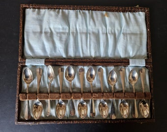 Vintage Boxed set of Rat Tail Tea Spoons x 12