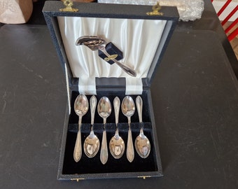 Vintage Boxed set of Tea Spoons and Sugar Spoon