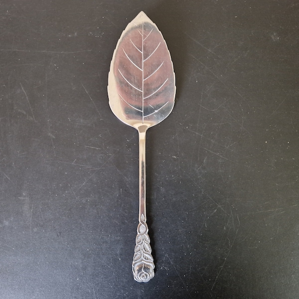 Vintage White Metal Embossed Leaf Cake Server - 9.5 Inches