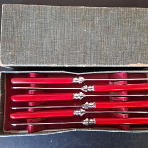 Vintage Boxed set of Red Handled EPNS Tea/ Butter Knives x 6