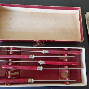Vintage Boxed set of Red Handled EPNS Tea/ Butter Knives x 6