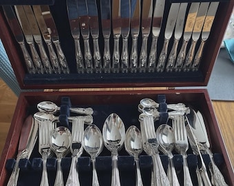 Vintage Wooden Canteen of Kings Pattern Cutlery - 94 Pieces - Seats 10 Persons
